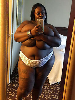 thick black of age shows her nice knockers